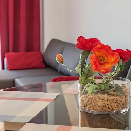Parrot's House Апартаменты *