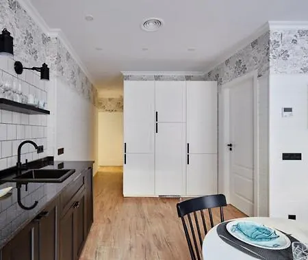 Parrot's House Lloret de Mar