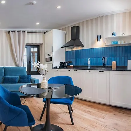 Parrot's House Апартаменты *
